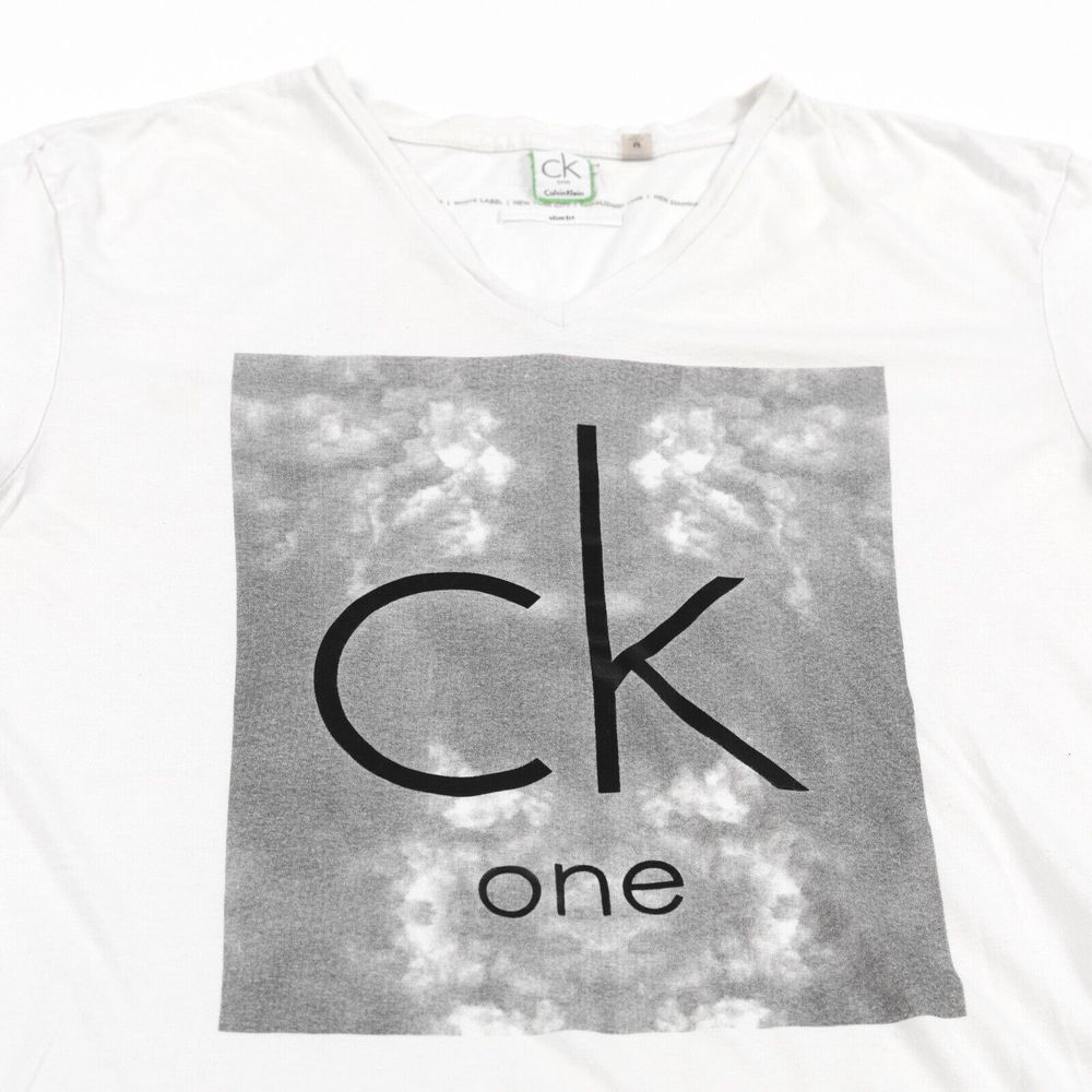 Calvin Klein Shirt Adult Medium V Neck Slim Fit Graphic Clouds T Shirt Casual